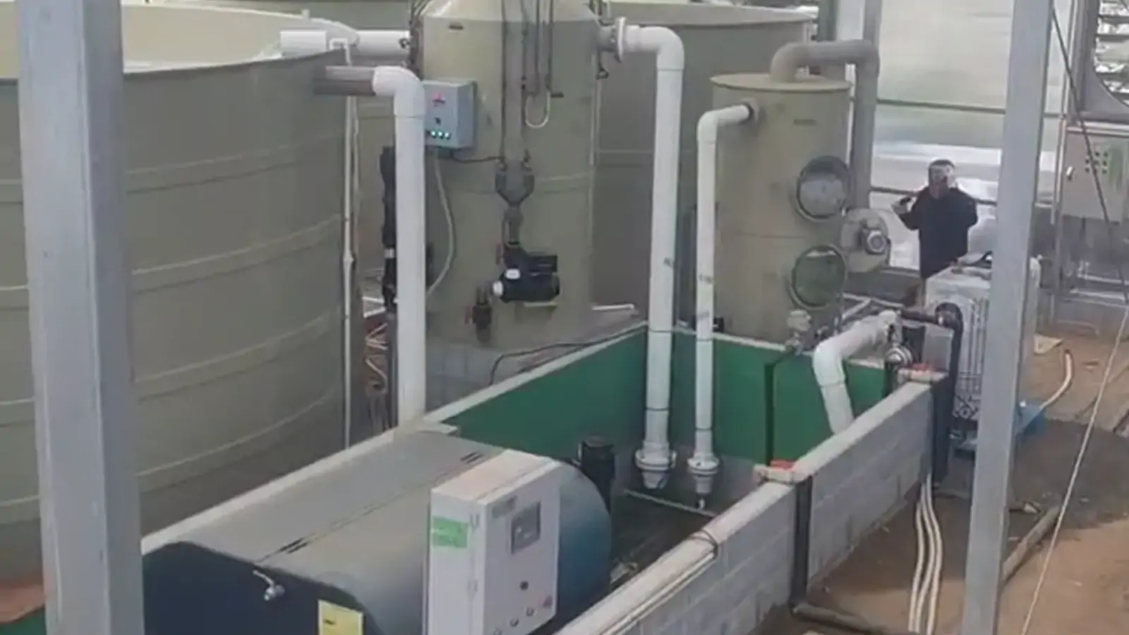 Degassing tower in the equipment area of a 240 m³ eel RAS project in Japan